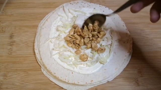 Простой рецепт домашней шаурмы с курицей в лаваше. Готовим теперь каждую пятницу смотреть онлайн