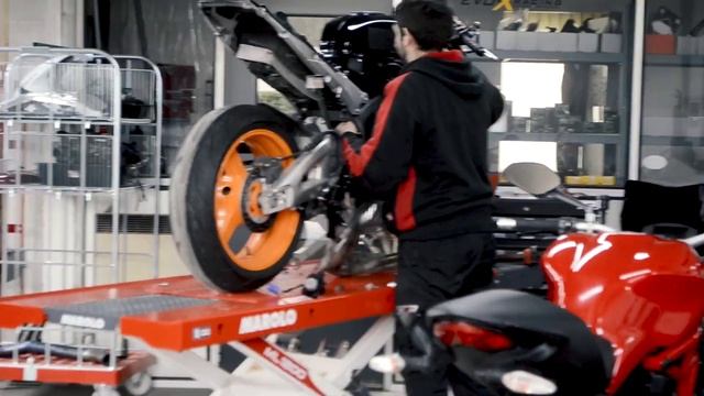 | RED MOTORCYCLES | On fait rugir la CBR 600 RR Ep5 смотреть онлайн