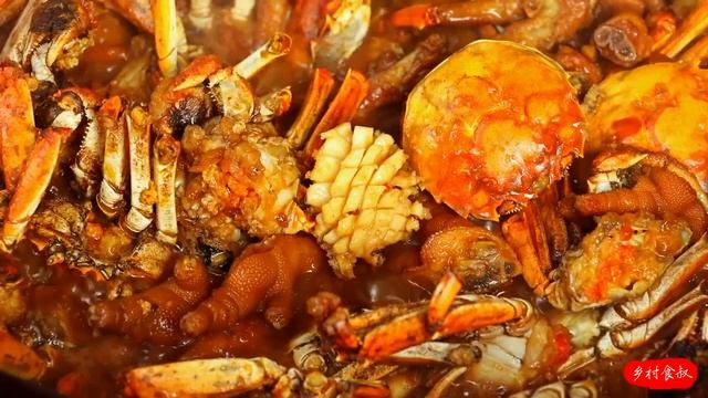 Crabs, Abalones And Chicken Feet In One Clay Pot, Amazing Combination! | Uncle Rural Gourmet