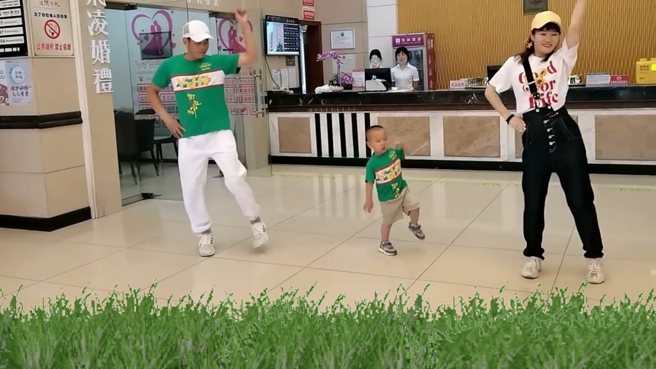 НАНДИ ТАНЦУЕТ ШАФЛ - В ТРАВЕ СИДЕЛ КУЗНЕЧИК смотреть онлайн