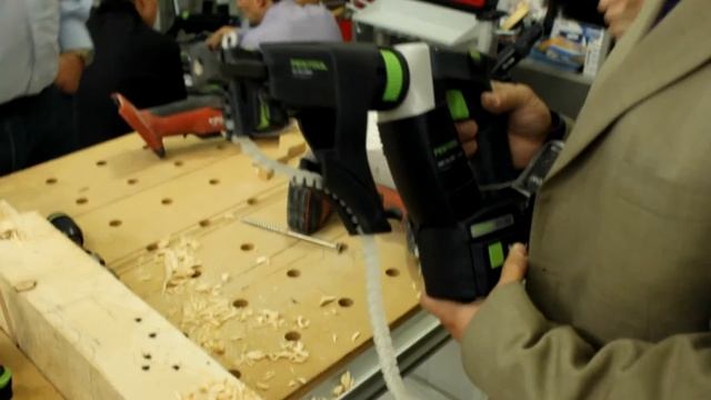 Сравнение аккумуляторных шуруповёртов для гипсокартона: FESTOOL DWC 18-2500 и HILTI в работе смотреть онлайн