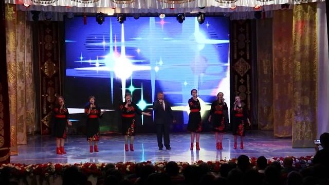 "Давайте мы будем счастливы" исполняет: Народный коллектив "Журавушка" смотреть онлайн