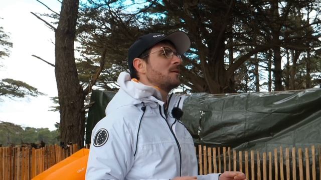 24H SUR UNE ÎLE DÉSERTE (on a construit un camp incroyable) смотреть онлайн