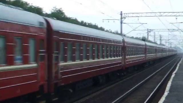 ЧС2Т-1035 с Красной стрелой (вагоны Аммендорф).15.07.2006. смотреть онлайн