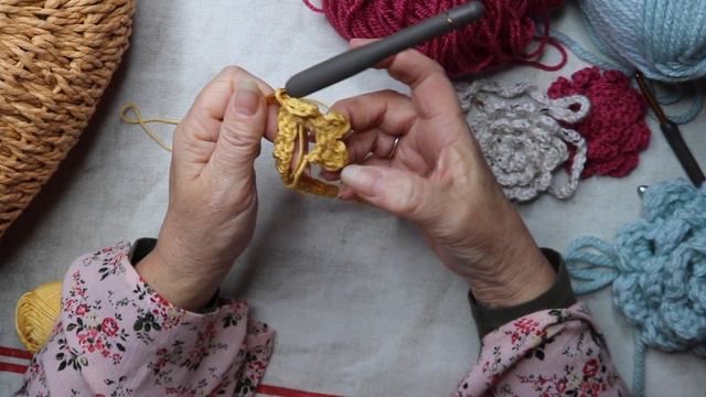 How To Crochet A Flower: Fabulous Vintage Style Brooch Tutorial смотреть онлайн