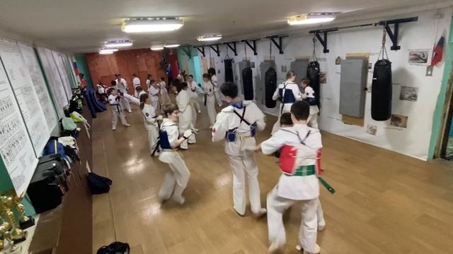 Тренировка старшей группы 11 февраля 2022 года. Киокусинкай каратэ в Климовске на Западной 12. смотреть онлайн
