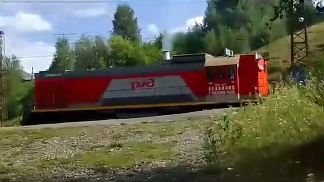 тэм18дм 506 с двумя полувогономи проезжает станцию карпинск смотреть онлайн