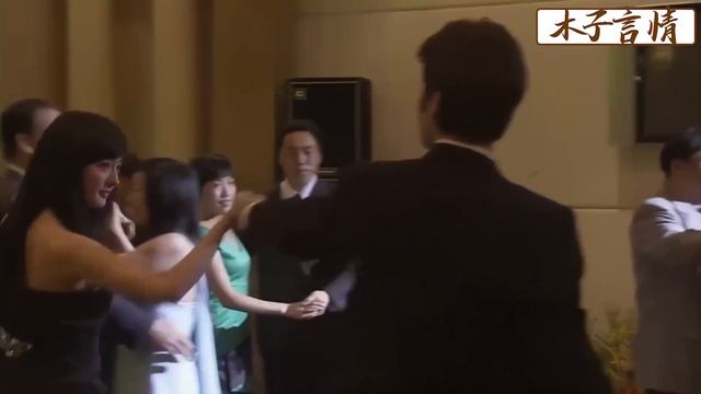 前妻穿著晚禮服驚艷登場，身邊還站著帥氣總裁，出軌丈夫後悔死了！ смотреть онлайн