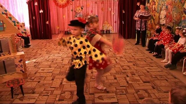 Песня: "А мой дедушка Колобочек хочет" (Музыкальная сказка "Колобок") смотреть онлайн