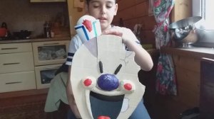 Маска мороженщика из игры "Айскрим".. ?