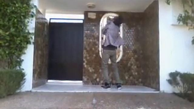 pop dancing Morocco style on number 1 song of Masta flow смотреть онлайн