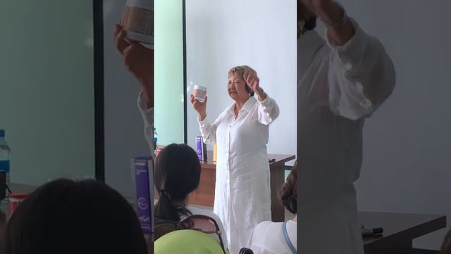 Министерство Счастья и Будущего в Дубае. BaoFiber Joy смотреть онлайн