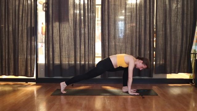 Практика на расслабление. Йога для начинающих в Бруклине, Нью-Йорк смотреть онлайн