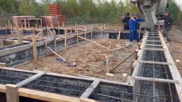 Этапы строительства одноэтажного дома с панорамными окнами с.Семиозерки-фундамент,возведение стен. смотреть онлайн