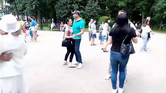 Танцуем в парке Гомеля 03.07.2023. смотреть онлайн