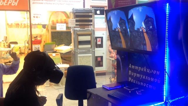 Девочка катается на горке со страховкой! смотреть онлайн