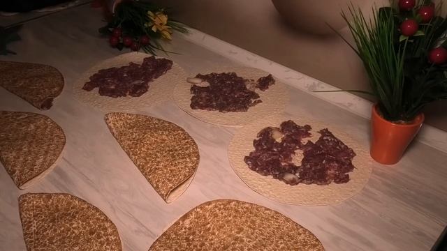 Пироги с мясом и овощами