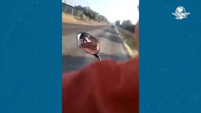 Biker graba la muerte de su amigo tras chocar con camión en Michoacán смотреть онлайн