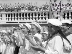 Празднование 25-летия пионерлагеря "Артек" (кинохроника, 1950 г.)