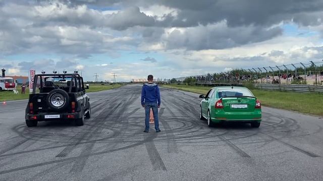 UAZ 5.5 V12 VS Skoda Octavia RS(какой Stage? Не известно) смотреть онлайн