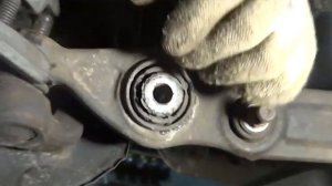 Мерседес W211. Замена сайлентблока и шарового шарнира нижнего рычага передней подвески.