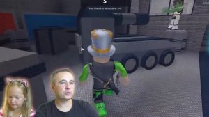 ПРЯЧЬСЯ чтобы ВЫЖИТЬ! Выживание в ROBLOX Murder Mystery 2! Папа и Арина КТО СПРЯЧЕТСЯ ЛУЧШЕ?