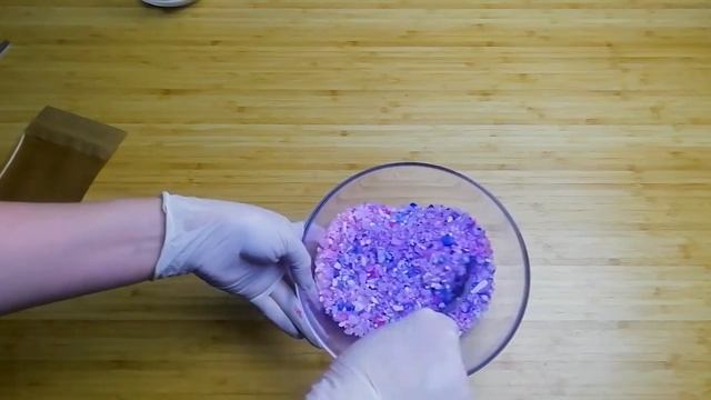 Подарок до 100 рублей своими руками. Как сделать цветную соль для ванны. DIY смотреть онлайн