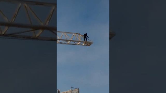 Рисковый крановщик смотреть онлайн