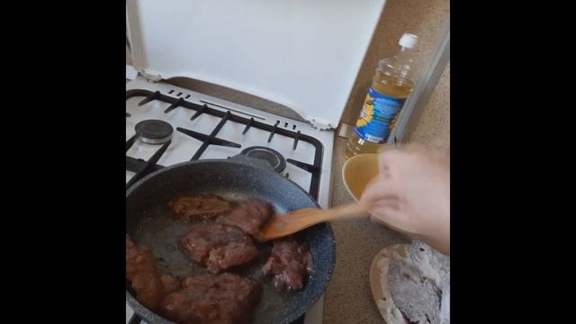 Жареная печень с луком .Простой и доступный рецепт. смотреть онлайн
