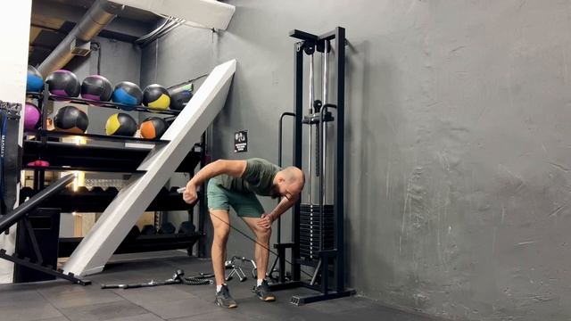 Подъемы в сторону в наклоне в блоке смотреть онлайн