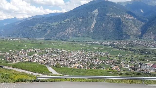 vue sur la route vers Ovrenaz смотреть онлайн