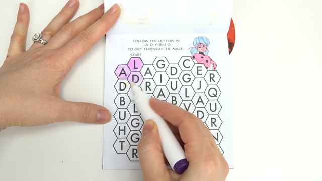 Miraculous Ladybug and Cat Noir Imagine Ink Coloring Book with Magic Marker and Dolls смотреть онлайн