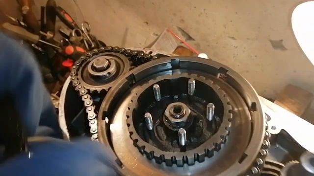 Сборка сцепления и Установка Цилиндра Иж Планета 4 смотреть онлайн