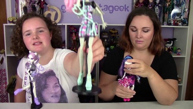Monster High Ghoul Chat and Ghoul Spirit Specktra Unboxing and Review смотреть онлайн
