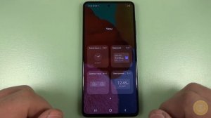 Как установить часы и погоду на экран телефона.