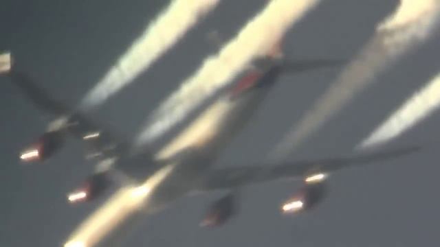 Video Documentation Reveals Commercial Aircraft Spraying Chemtrails смотреть онлайн