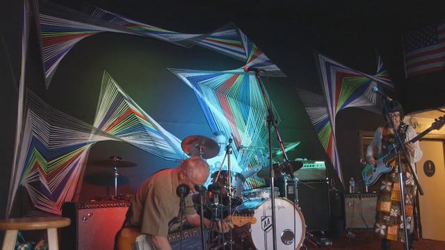 Glasgow Tiki Shakers "Diving Bell/Velvet Surf " South Bay Surf Stomp 2017 смотреть онлайн