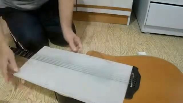 Как почистить гитарные струны / How to clean your guitar string смотреть онлайн