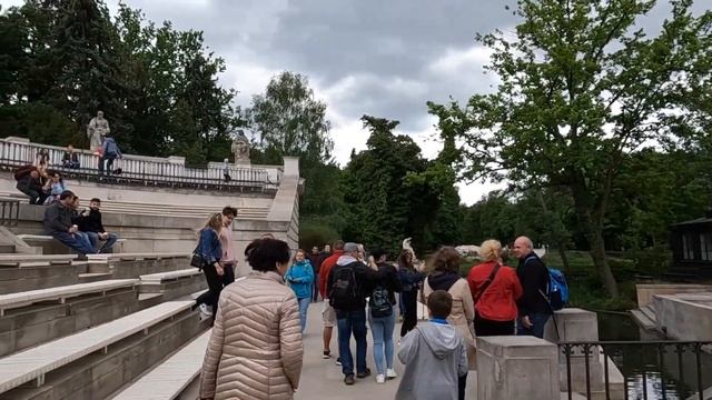 Парк Łazienki Królewskie удивил своей красотой | Прогулка по самому большому парку в Варшаве смотреть онлайн