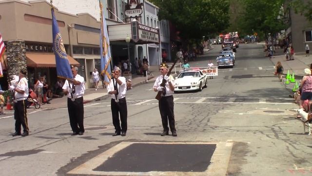 2022 Dunsmuir Railroad Days Parade in a 1950 Ford Custom Deluxe Fordor Sedan (Part II) смотреть онлайн