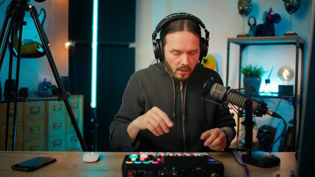 RØDECaster Pro II unboxing - Lots of latency? смотреть онлайн