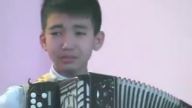 Мальчик оплакивает отца смотреть онлайн