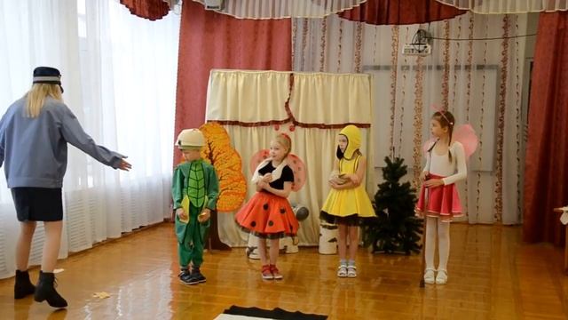 «Приключения Мухи и хитрости Паука на дороге» смотреть онлайн