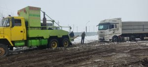 Работает грузовой эвакуатор. Вытаскиваем 3 фуры НОВЫМ эвакуатором. 8 937 536 30 36