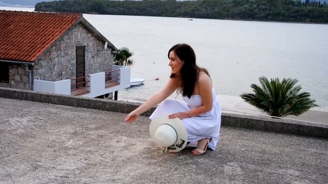 Montenegro. Отель Apartments Aruba, пляж La Perla и местный кот. смотреть онлайн