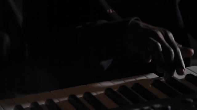 AKAI MPCX : Standalone Challenge avec Michael Cox смотреть онлайн