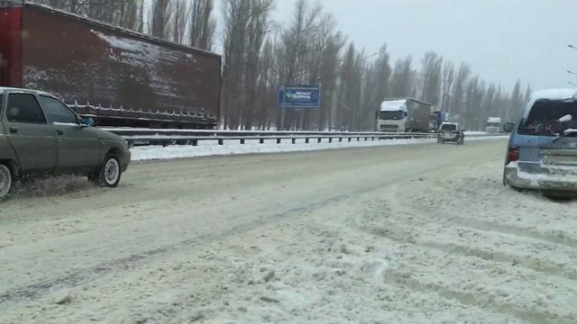 Трасса М4 Аксай/ Autostrada M4 zimowy warunki jazdy TIRem w Rosji 14.12.2012г. смотреть онлайн