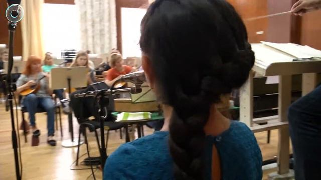 Кира Горленко репетирует выступление с Русским академическим оркестром Новосибирской филармонии смотреть онлайн