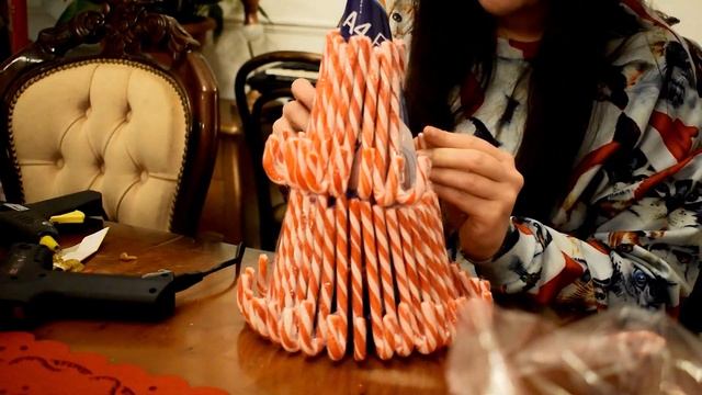 DIY CANDY CANE CHRISTMAS TREE смотреть онлайн