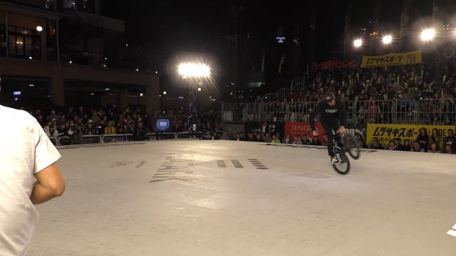FLATARK SEMI FINAL BATTLE Matthias Dandois VS Moto Sasaki смотреть онлайн